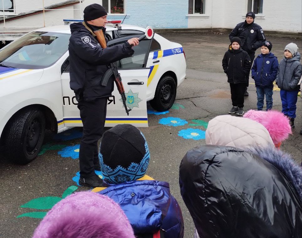 Христинівські патрульні поліцейські розповіли про правила руху і свою "вічно" актуальну професію